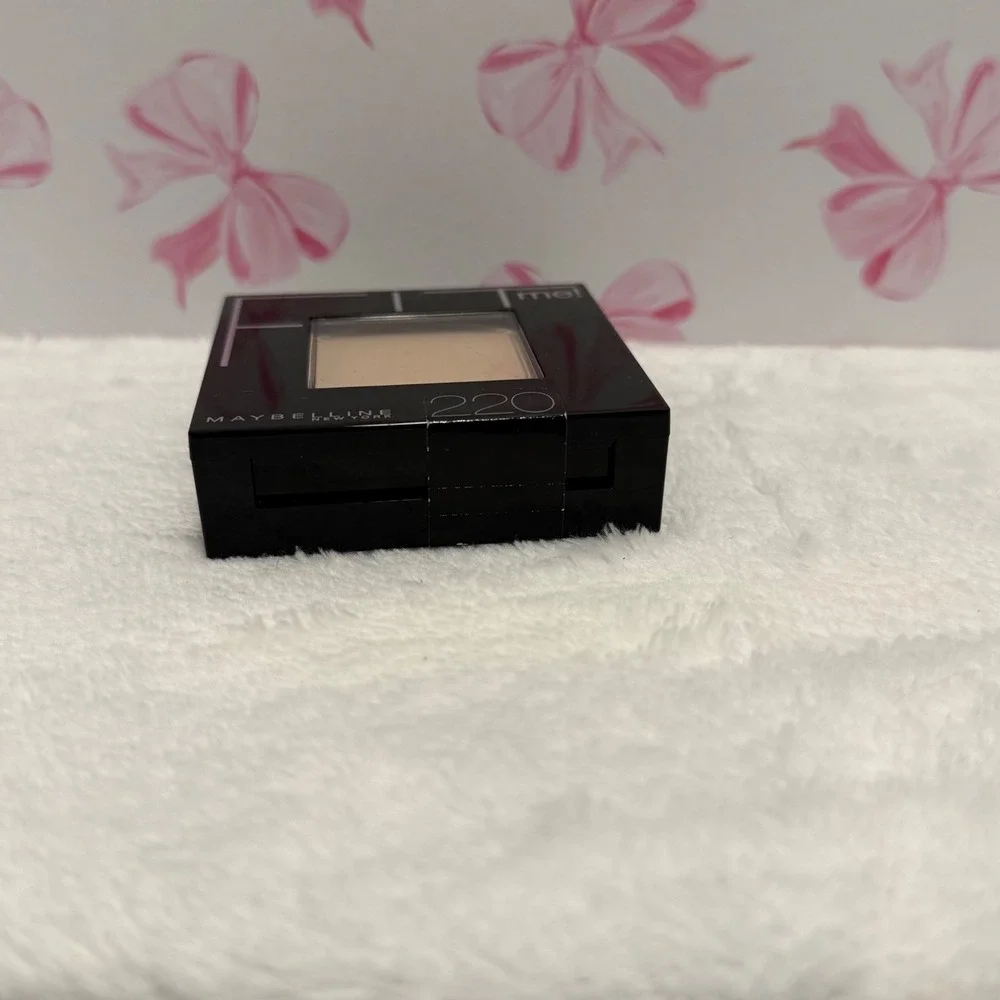 Maybelline Fit‎ Me Matte Poreless Powder Foundation 220 Natural Beige